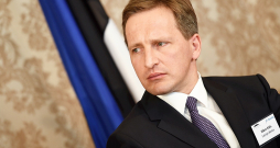 Līdz jauna Latvijas Bankas prezidenta ievēlēšanai šos pienākumus pildīs līdzšinējais LB prezidenta vietnieks Māris Kālis.