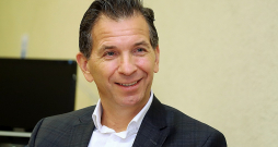 Ivars Slokenbergs: "No desmitiem tūkstošu advokātu Ņujorkā un simtiem tūkstošu advokātu ASV droši vien es esmu viens no retajiem, kura niša ir Baltijas valstu reģions. Pats to esmu izvēlējies un jūtos kā tāds mazs zaldātiņš plašajā Amerikas advokātu tīklā."