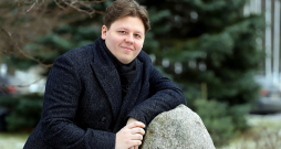 Aivis Greters: "Diriģentam ir superforši, ja ir viena muzikāla vienība, ar kuru var regulāri strādāt un ilgtermiņā attīstīt iecerēto māksliniecisko vīziju."
