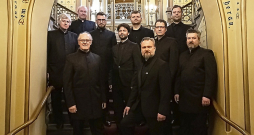Vīru kamerkora "Logos" sniegumu raksturo izkoptas un skanīgas vīru balsis plašā diapazonā.