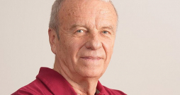 Zigfrīds Markainis šaušanas sportā ir jau 60 gadus. Sākumā kā sportists, bet pēc tam kā Tukuma sporta skolas treneris.