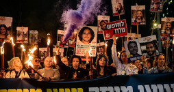 Protesta akcijā Telavivā tiek pieprasīta vienošanās, kas paredzētu visu ķīlnieku atbrīvošanu. 