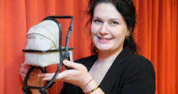 Komandas "Ratiņš labs" dalībniece un EKA programmas "Kultūras vadība" studente Edīte Šķepaste: "Uzsākām šo projektu bez iepriekšējām zināšanām par 3D printeriem un materiālu pārstrādi. Teiksim tā, no jauna izgudrojām riteni."