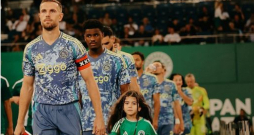 "Ajax" kapteinis ir 34 gadus vecais pussargs Džordans Hendersons, kurš Anglijas izlasi pārstāvējis trijos pasaules un trijos Eiropas čempionātos. Pērn viņš neiekļuva sastāvā startam Eiropas čempionātā. Nīderlandē Hendersons spēlē kopš pagājušā gada janvāra.