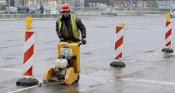 Šogad Rīgas pašvaldība atvēlējusi 60 miljonus eiro ielu uzturēšanai, 32 miljonus eiro ielu seguma atjaunošanai.