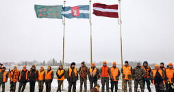Rīta ierindā zem karogiem. Mednieces no Latvijas, Lietuvas un Ukrainas.