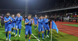 FK RFS komandas pārstāvji priecājas par uzvaru, kur UEFA Eiropas Līgas spēlē Daugavas stadionā tikās ar Amsterdamas "Ajax" komandu.