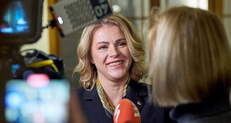 Ministru prezidente Evika Siliņa preses konferencē pēc tikšanās ar Valsts prezidentu pauda viedokli, ka "Kazāka ievēlēšana būs labs rezultāts". Bet "process nav bijis patīkams nevienam, un man ir žēl, ka tas bija tik ilgs".