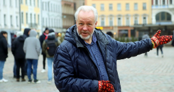 "Rīgā 30. gados vidējais mūža ilgums no pārējās Vidzemes atpalika par pieciem gadiem. Man pašam tas bija pārsteigums. Ņemsim Vizmas Belševicas "Billi". Kurā dienā tad bērns bija pilnībā paēdis? Tādai Billei laukos pie vecmāmiņas dzīve bija daudz veselīgāka," teic Ilmārs Mežs.
