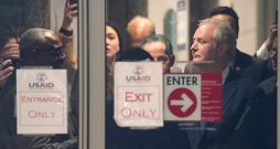 ASV Starptautiskās attīstības aģentūras USAID birojs Vašingtonā ir slēgts, tāpat nav pieejama aģentūras tīmekļa vietne, bet tās konts platformā "X" ir bloķēts.