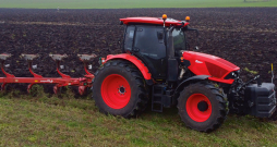 'Zeto'r 6. sērijas traktors.