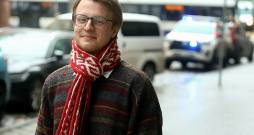 Līnuss Jensens: "Sākumā bija grūti saprast latviešu valodas gramatiku, jo dāņu valodā nav ne deklināciju un konjugāciju, ne arī deminutīvu, kas man ļoti patīk latviešu valodā. Gan latviešu, gan dāņu valodā ir daži vārdi, kas nāk, piemēram, no vācu valodas, bet kopumā abas valodas ir krasi atšķirīgas, un tas mani arī ļoti piesaistīja."