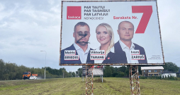 Nedaudz apķēpāts partijas "Saskaņa" reklāmas plakāts Mārupē pirms 14. Saeimas vēlēšanām 2022. gada rudenī.