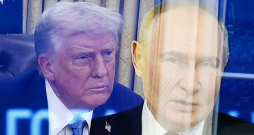 ASV prezidents Donalds Tramps labi saprotas ar Krievijas diktatoru Vladimiru Putinu.