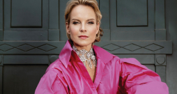Elīna Garnača.