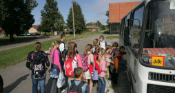 Ministrijas uzsver – bērnu pārvadājumi pašvaldību teritorijā ir pašvaldību un skolu atbildība, bet, protams, primāri – autovadītāja atbildība.