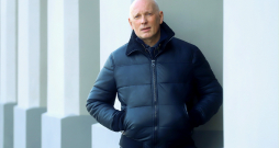 Alvis Hermanis (1965), Jaunā Rīgas teātra mākslinieciskais vadītājs, teātra un operas režisors, scenogrāfs, aktieris. Rīga. 12/02/2005.