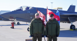 Nacionālo bruņoto spēku militārajā bāzē "Lielvārde" notiek pasākums, kurā, demonstrējot NATO klātbūtni reģionā, ierodas divi Nīderlandes iznīcinātāji "F-35".