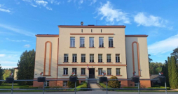 Dāvja Ozoliņa Apes pamatskola.