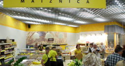 Viena no "Liepkalnu" tirdzniecības vietā.