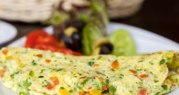 Dārzeņu omlete.