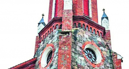 Velēnas luterāņu draudze meklē finansējumu 1898. gadā celtā dievnama tornīšu glābšanai.