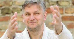 Ints Teterovskis: "Dziesmu svētku biedrība uzskata – lai skola iegūtu akreditāciju, atbilstoši pieprasījumam būtu jānodrošina iespēja visās vecuma grupās darboties koriem."