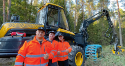 SIA "R Grupa" harvestera operatori produktivitātes mācību laikā.