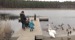 Trīs bērnu māmiņa Santa ir dzimusi un augusi Rīgā, tomēr kopā ar vīru vienbalsīgi pieņēmuši lēmumu pārcelties no galvaspilsētas uz Pierīgu, kur tiek novērtēts miers un klusums.