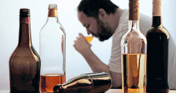 Alkohola regulāras lietošanas rezultātā cilvēkam nopietni cieš smadzenes.