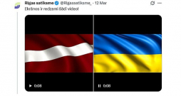 Ukrainas karogu Rīgas sabiedriskajā transportā rāda video monitoros, turklāt kopā ar Latvijas karogu.