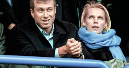 Abramovičs ar sievu Irinu.