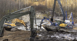 Lietuvas austrumos purvā nogrimušās bruņumašīnas "M88 Hercules" izcelšanas darbi bijuši ļoti sarežģīti, izteikušās Lietuvas amatpersonas.