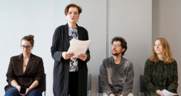 Dramaturģe un rakstniece Rasa Bugavičute-Pēce (no kreisās), literatūrzinātniece, filoloģijas doktore, Latvijas Universitātes profesore un Latvijas Literatūras gada balvas (LALIGABA) ekspertu komisijas priekšsēdētāja Ausma Cimdiņa, rakstnieks, tulkotājs, redaktors Vilis Kasims un literatūras kritiķe un pētniece Anda Baklāne piedalās preses konferencē, kurā paziņo LALIGABA nominantus un speciālbalvu ieguvējus Latvijas Nacionālajā bibliotēkā.