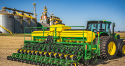 'John Deere PL1200' sējmašīna.