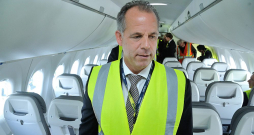 Martins Gauss pirmdien tviterī raksta, ka viņa kā "Air Baltic" vadītāja 13 gadus ilgais ceļojums beidzies, un piebilst: "Misija turpinās, pat ja sēdvieta mainās."