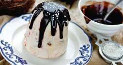 Pashas kūciņa ar šokolādes glazūru. Pashas kūciņa ar šokolādes glazūru.