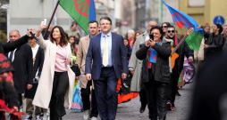 Partijas "Latvija pirmajā vietā" Rīgas mēra amata kandidāts, Saeimas deputāts Ainārs Šlesers un Saeimas deputāte Ramona Petraviča piedalās Starptautiskās Romu dienas svinībās Vecrīgā.
