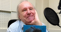 Andris Zeibots Latvijas radio studijā 2022. gadā. 