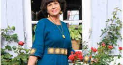 Tamborētas saulītes lina kleitai.