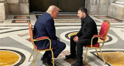 ASV prezidents Donalds Tramps un Ukrainas prezidents Volodimirs Zelenskis.