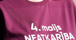 Latvijas Republikas Neatkarības atjaunošanas deklarācijas 35. gadadienā 4. maijā Saeimā notiks svinīgā sēde un svētku pasākumi norisināsies daudzviet Latvijā un ārvalstīs.