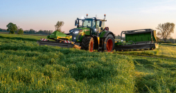 'Fendt' pļaujmašīna.