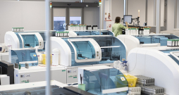 Automatizētā laboratorija ir aprīkota ar jaunākās paaudzes iekārtām, kas stundas laikā ļauj veikt līdz 5000 testu, par 25% paātrinot rezultātu sagatavošanas laiku.