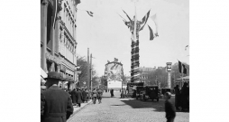 Daudzu apbrīnotais Uzvaras stabs 1935. gada maija dienās.