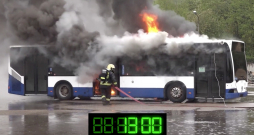 Autobusā uzliesmojusi litija baterija.