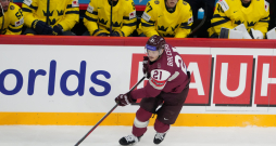 Latvijas hokeja izlases spēlētājs Rūdolfs Balcers pasaules hokeja čempionāta spēlē starp Latvijas un Zviedrijas valstsvienībām ''Avicii'' arēnā.