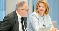 Finanšu ministrs Arvils Ašeradens un Ministru prezidente Evika Siliņa.