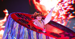 Nacionālajā dienā Latvijas kultūras daudzveidība parādīta ar īpaši tai radītu multimediālu performanci "Echo/Atbalss", kuras tapšanā piedalījušies mākslinieki no Latvijas un Japānas.