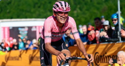 Meksikānis Izāks del Toro daudziem par pārsteigumu piecus posmus pirms beigām ir "Giro d’Italia" velobrauciena kopvērtējuma līderis.